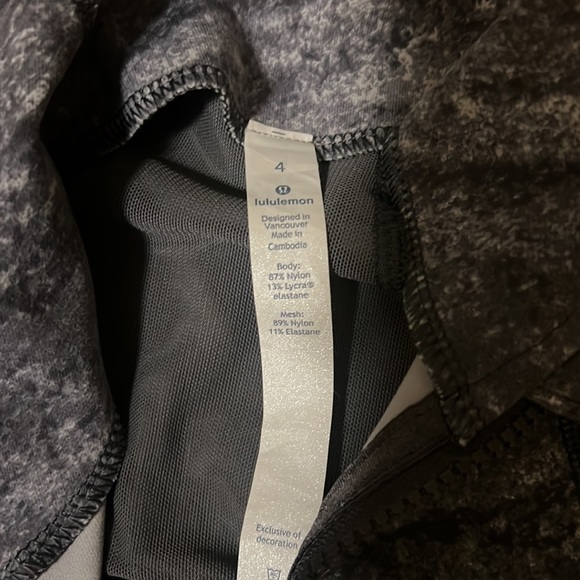 Lululemon Define Jacket: size 4, barely worn, greyish white speckled - Picture 2 of 3